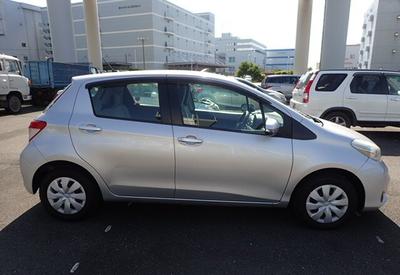 Vitz 2011 right side view