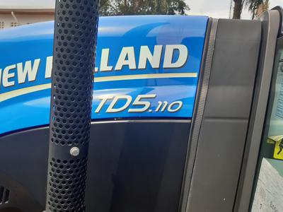 New Holland TD5.110 tractor label